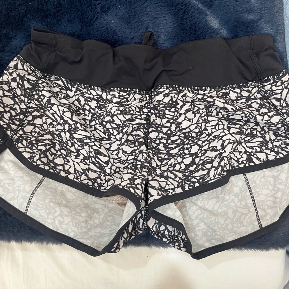 lulu shorts size 6